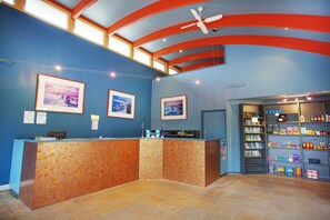 Quầy tiếp tân