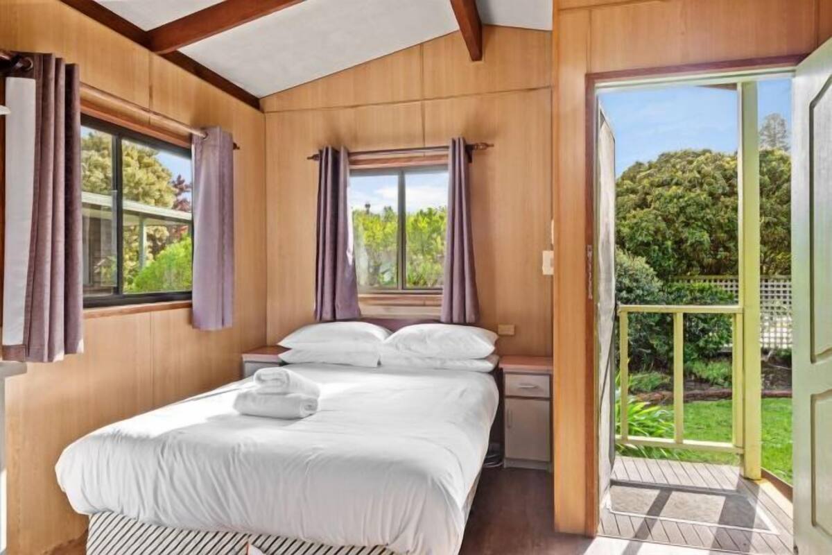 In-room safe, iron/ironing board, free WiFi, bed sheets