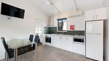 Cabane Supérieure, 2 chambres (Sleeps 4) | Restauration dans la chambre