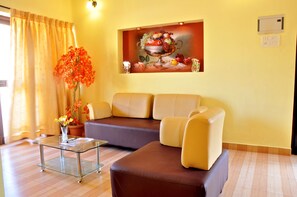 ห้องสวีท (Coral) | ห้องนั่งเล่น | ทีวี