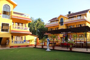 Courtyard - Marina Bay Beach Resort (Candolim)
