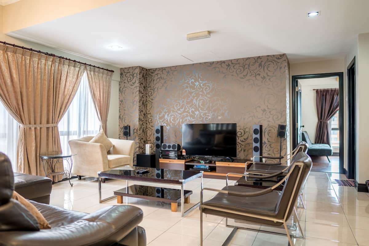 Executive Penthouse | Living area | 42-inch LCD TV with premium TV channels, TV
