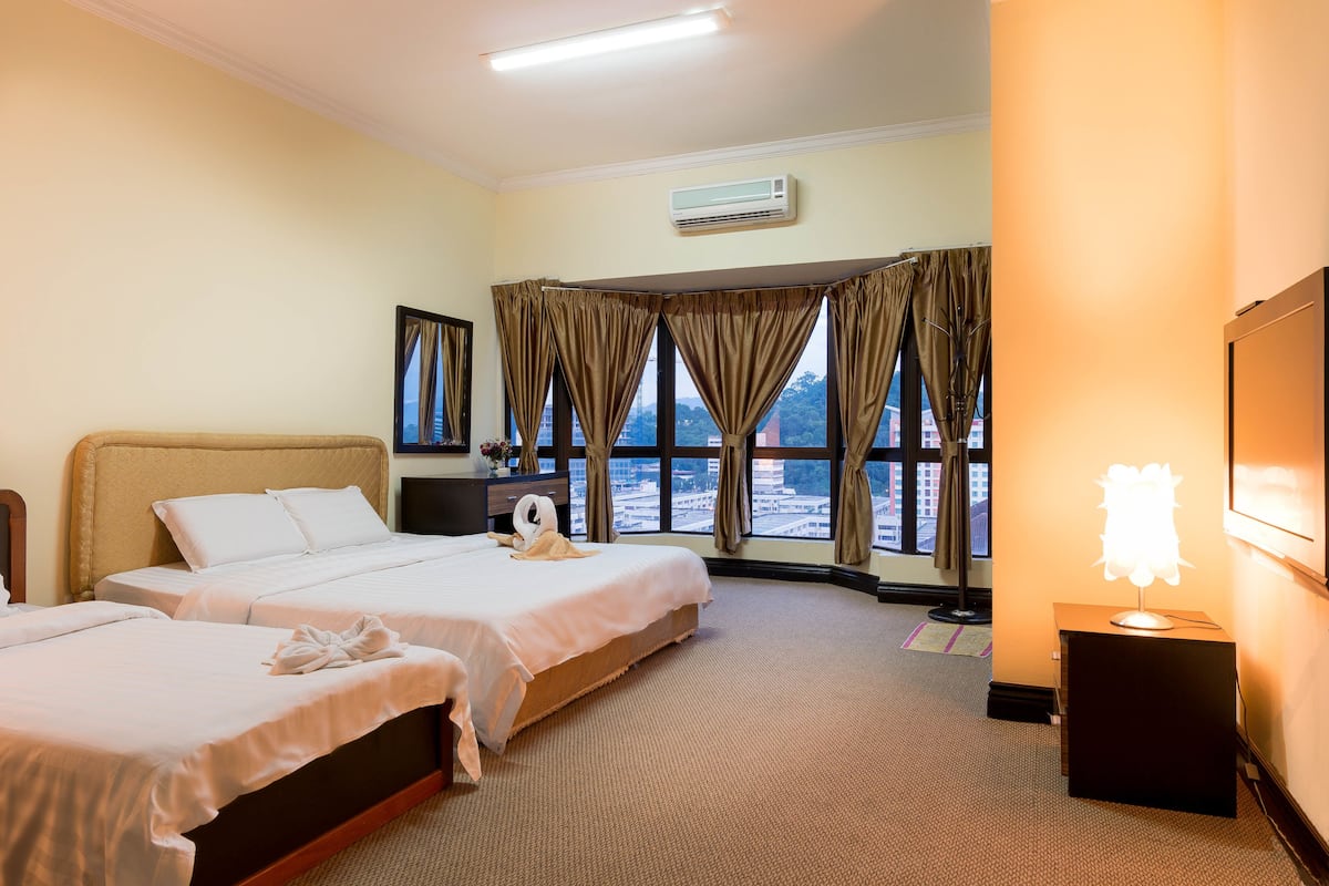Desk, laptop workspace, iron/ironing board, free WiFi