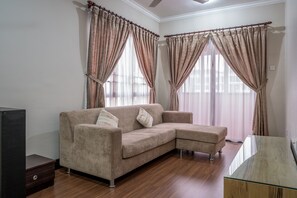 Individually furnished, desk, laptop workspace, iron/ironing board - North Borneo Paradise @ Marina Court Resort Condo (Kota Kinabalu)