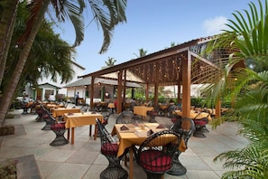 Regional cuisine, alfresco dining - Sea Mist Resort (Candolim)