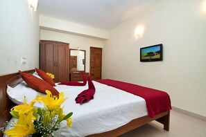 Deluxe Room | In-room safe, desk, iron/ironing board, free WiFi - Sea Mist Resort (Candolim)