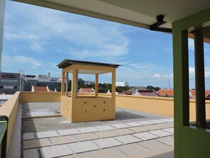Terrace/patio - Merlin Hotel (George Town)
