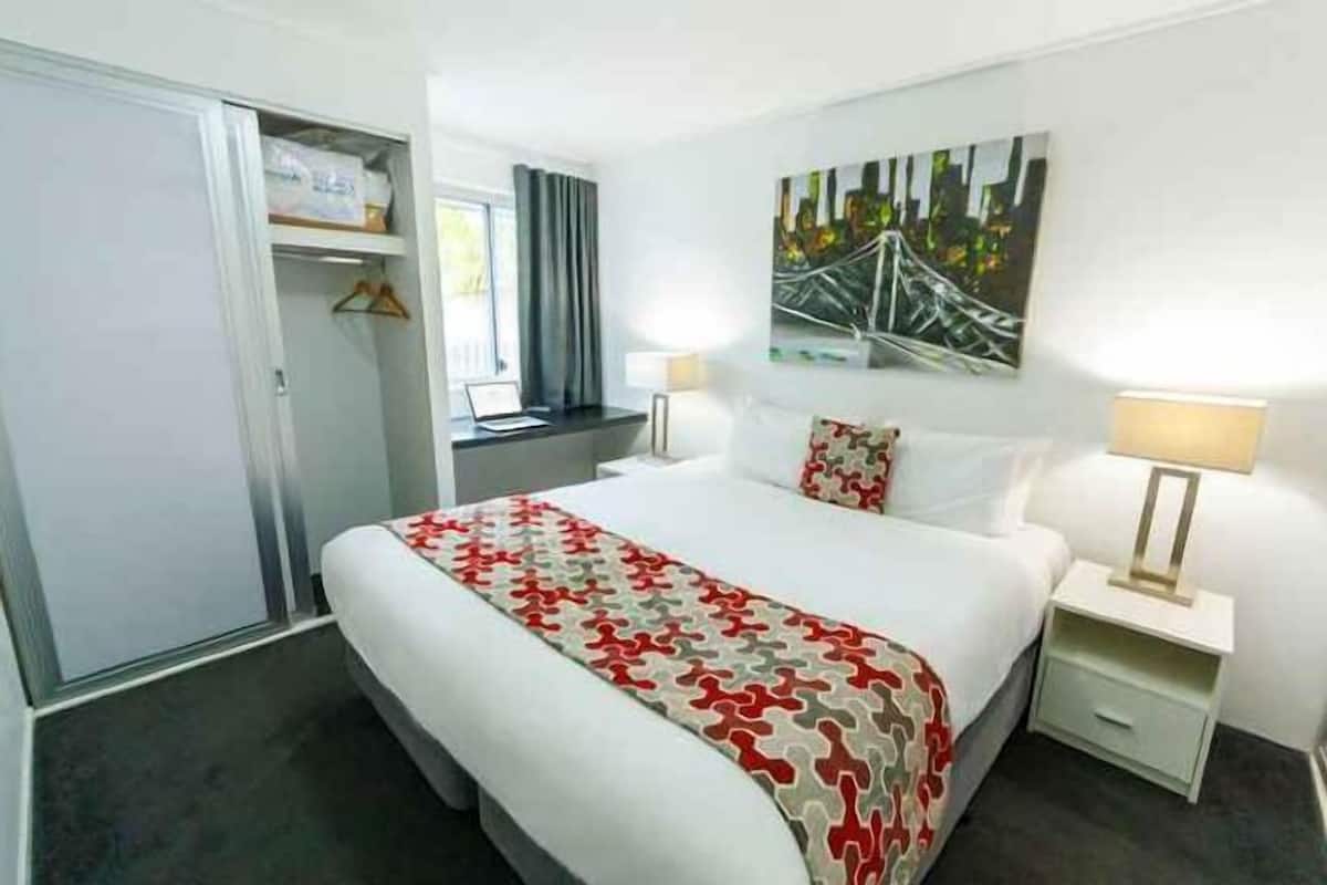 1 bedroom, individually decorated, individually furnished, soundproofing