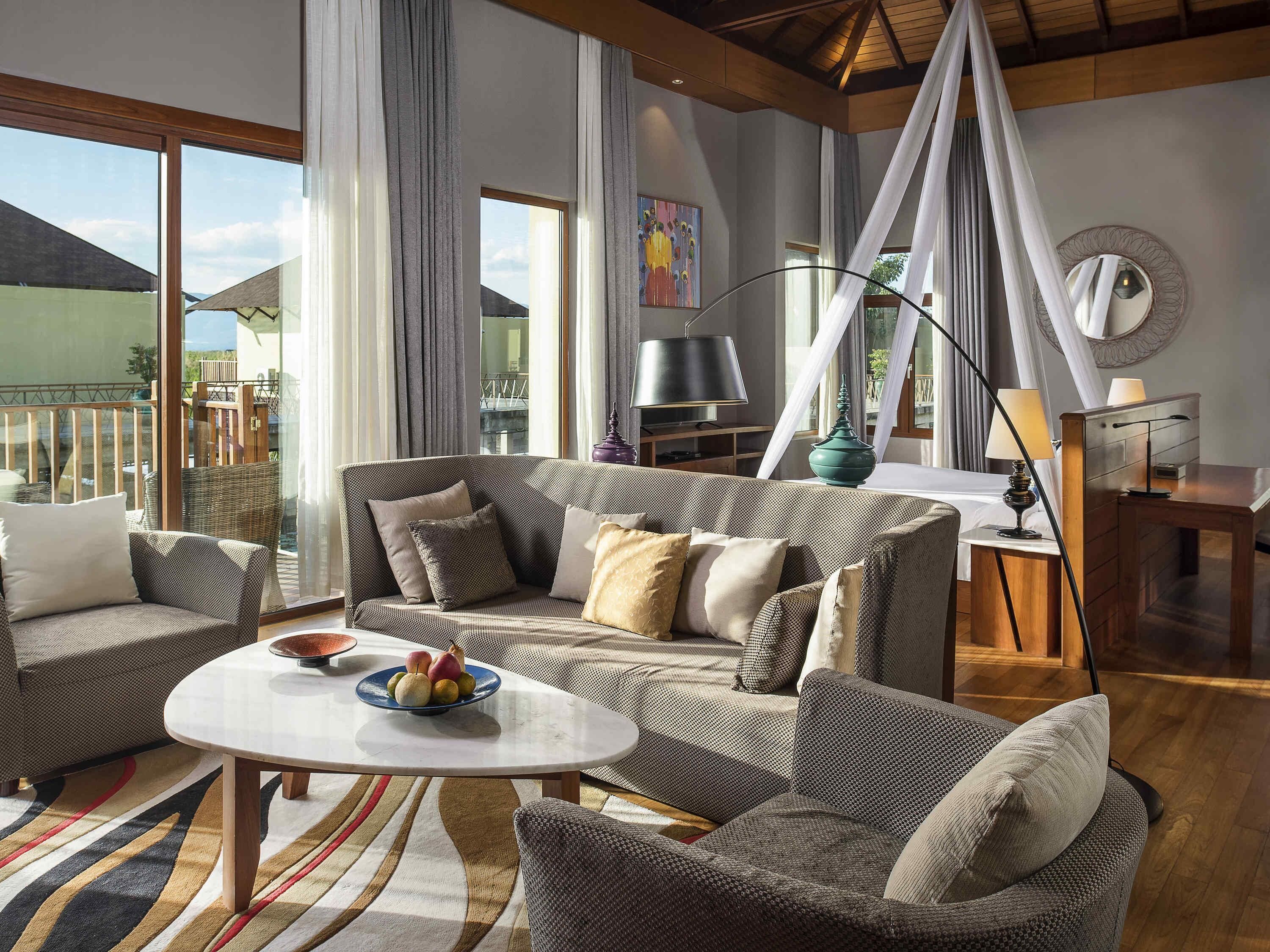 Ropa de cama de alta calidad y minibar 