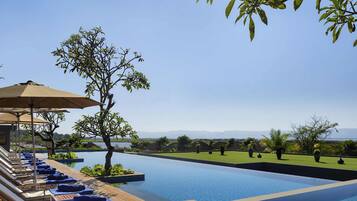 Outdoor pool, pool umbrellas, sun loungers