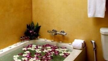 Jetted bathtub