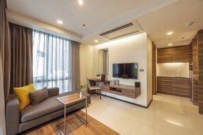 Lit Studio | Living area | 40-inch LCD TV with satellite channels, TV, DVD player - LiT BANGKOK Residence (Bangkok)