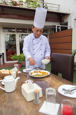 Daily English breakfast for a fee