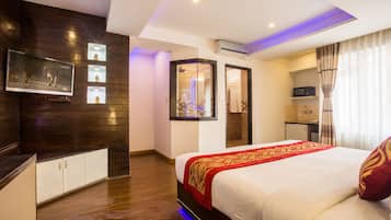1 bedroom, premium bedding, memory foam beds, in-room safe