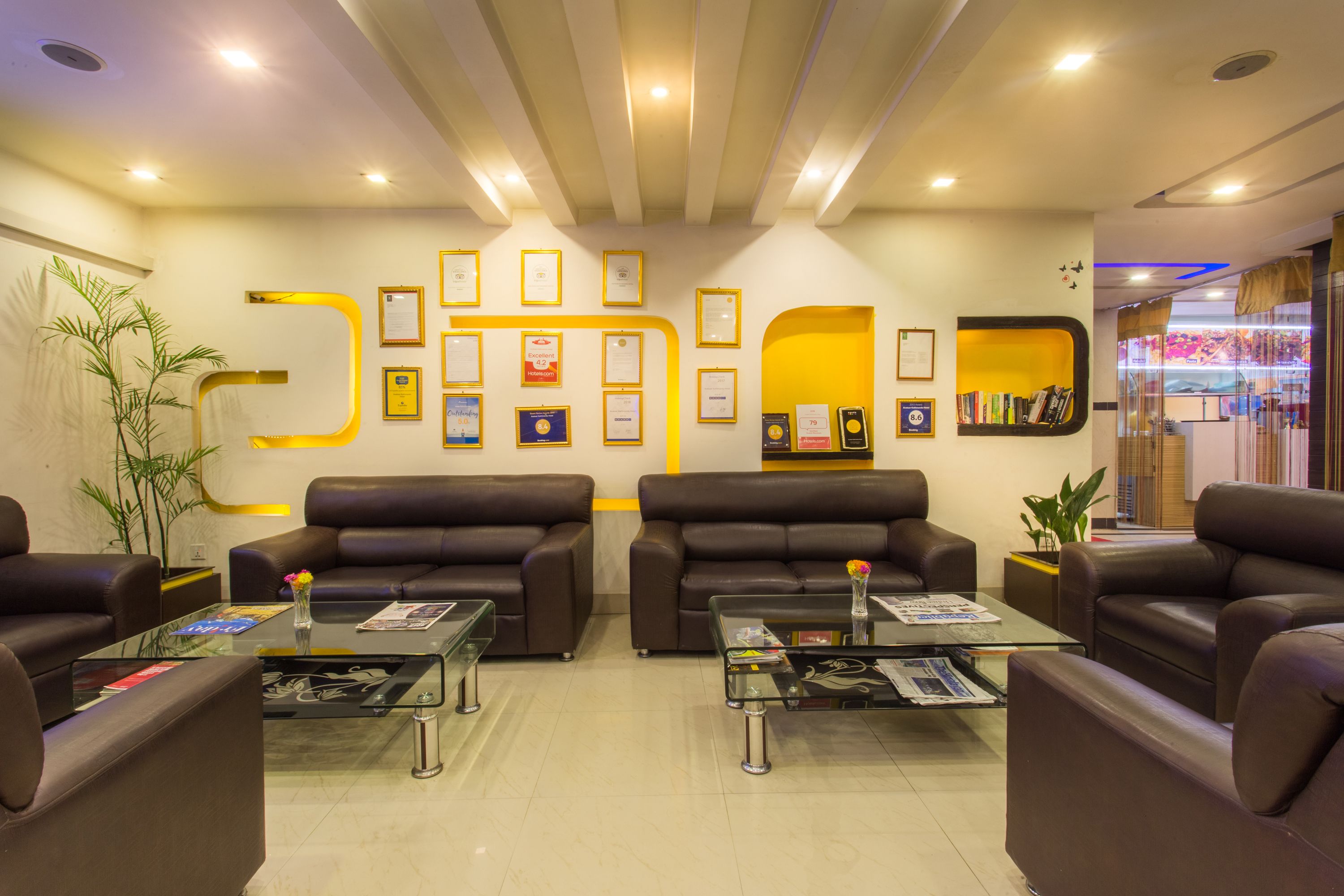 Lobby-lounge