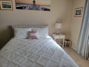 ルーム クイーンベッド 1 台 (Havana Room) | 1 室のベッドルーム、客室ごとに異なる装飾、客室ごとに異なるインテリア、アイロン / アイロン台