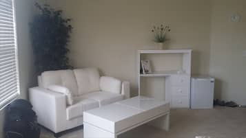 Værelse (Athens Room) | Stue | Betalingsfilm