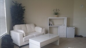 Room (Athens Room) | Living room | Pay films