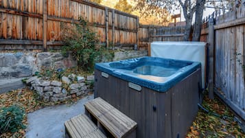 Rose | Private spa tub