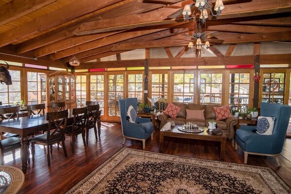 Reception - Cliff House Lodge B&B (Morrison)