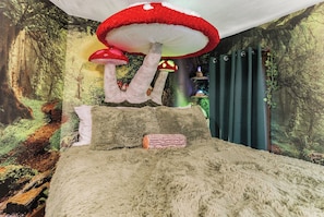 Enchanted Forest | Pillowtop beds, individually decorated, individually furnished - Cliff House Lodge B&B (Morrison)