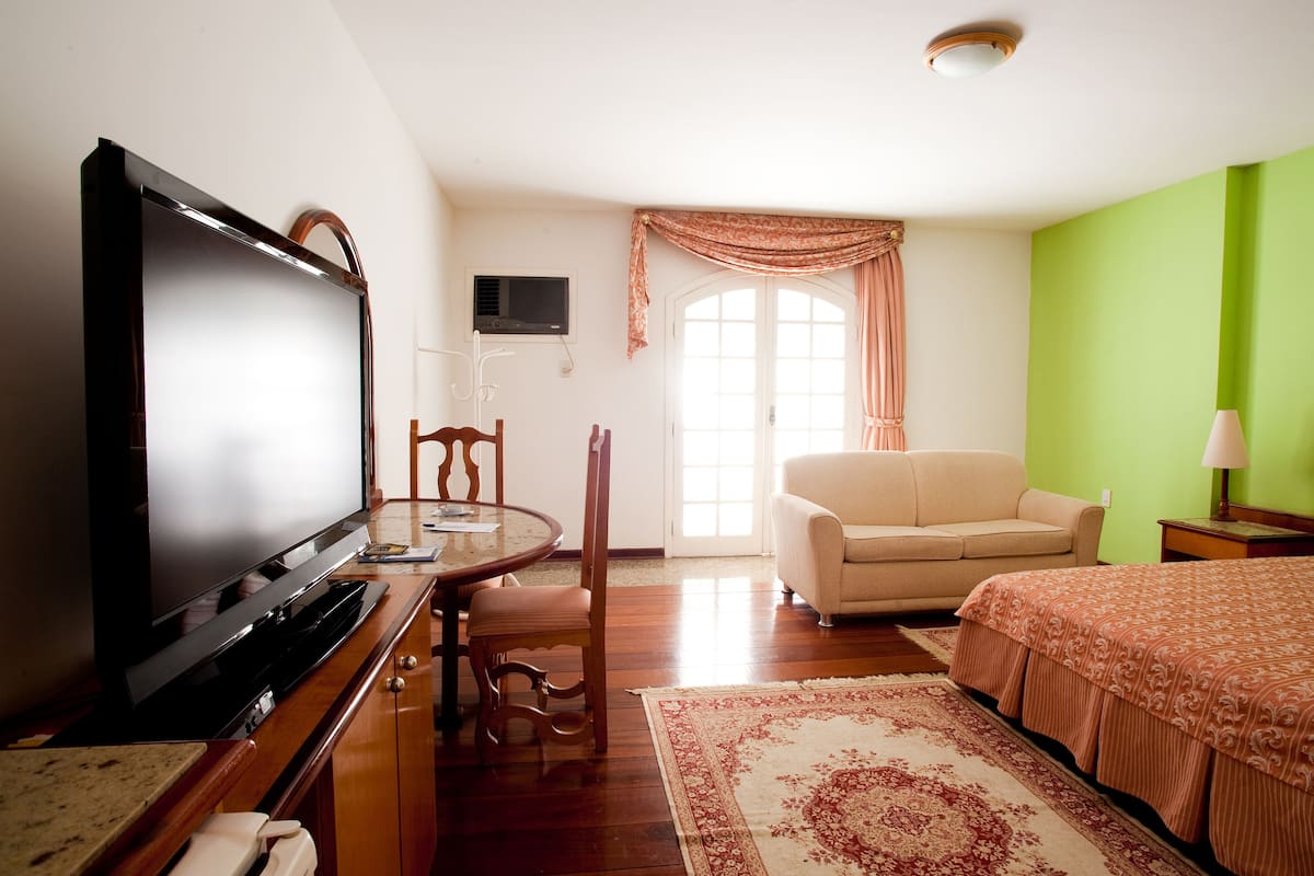 standard room | desk, blackout curtains, free wifi, bed sheets