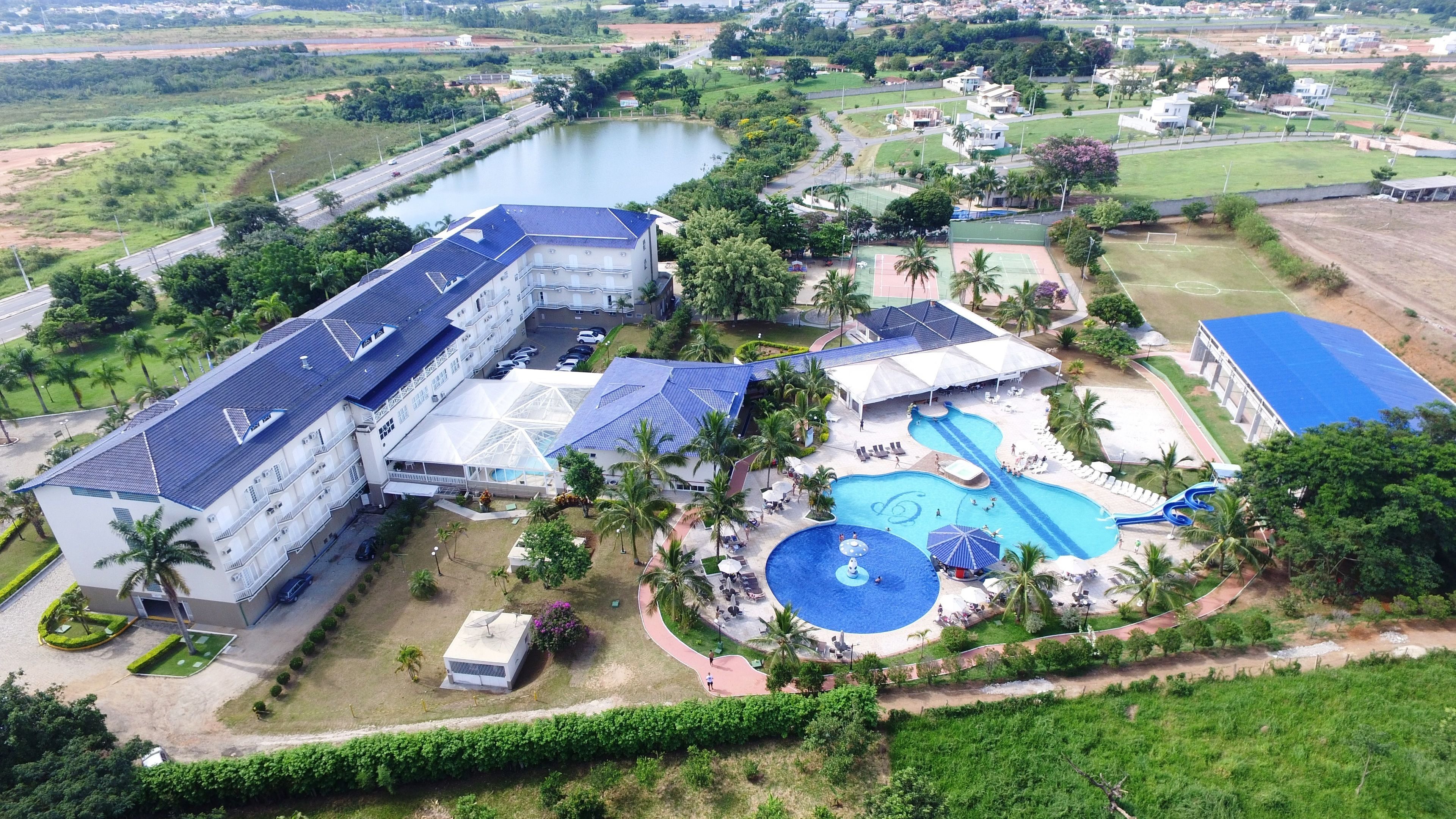 2 bars/lounges, poolside bar