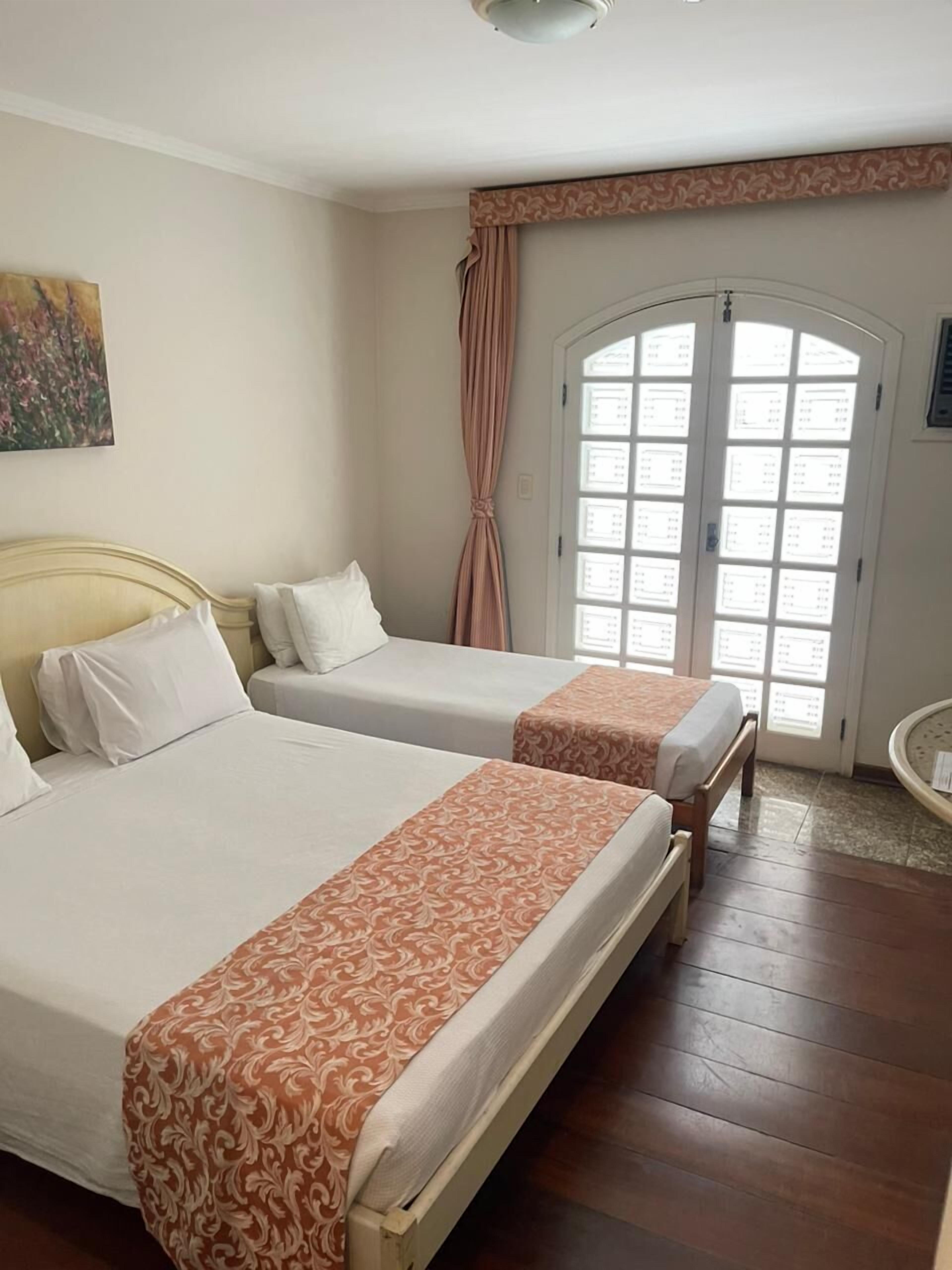 Bureau, rideaux occultants, Wi-Fi gratuit, draps fournis