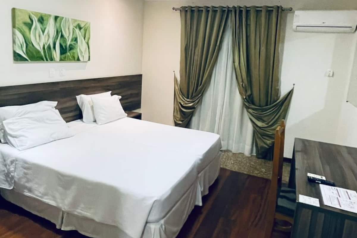 double luxury | Desk, blackout drapes, free WiFi, bed sheets