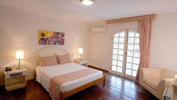 Classic Colonial Double | Escrivaninha, cortinas blackout, Wi-Fi de cortesia, roupa de cama
