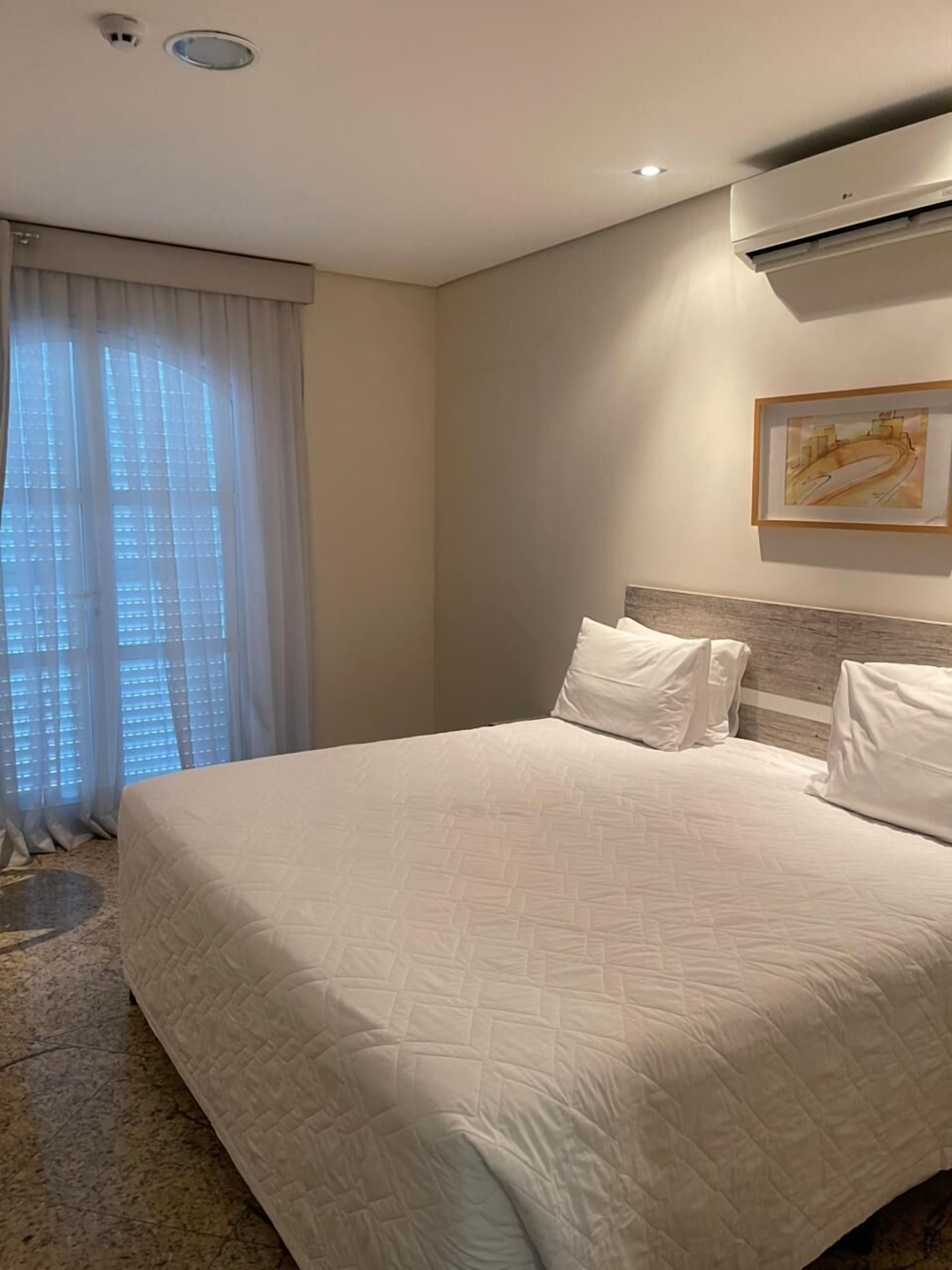 Bureau, rideaux occultants, Wi-Fi gratuit, draps fournis