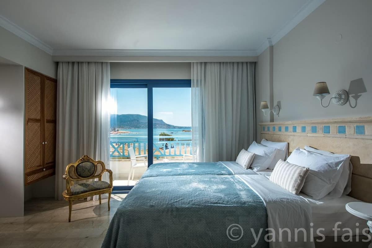 Family Suite, Sea View (Panoramic) | 1 bilik tidur, tilam berlapik, peti besi dalam bilik