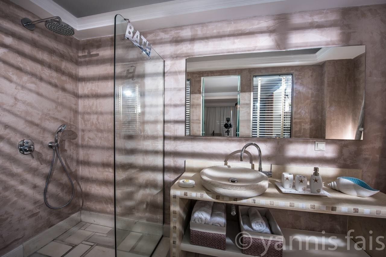 deluxe studio, sea view, ground floor (pool view) | bathroom | shower, free toiletries, hair dryer, slippers