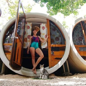 羽絨被、筆電工作空間、免費無線上網、床單