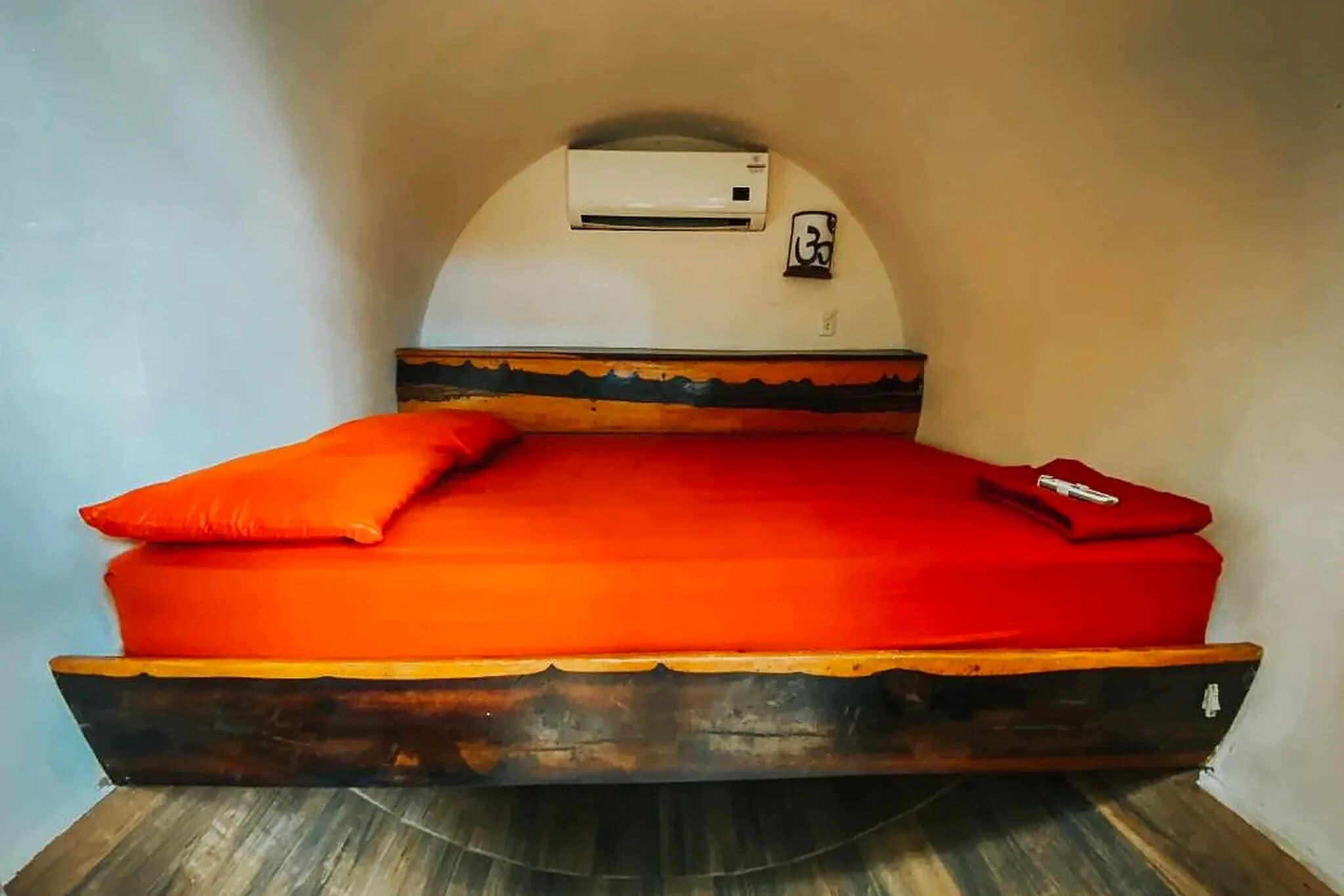 Donsdekens, een laptopwerkplek, gratis wifi, beddengoed