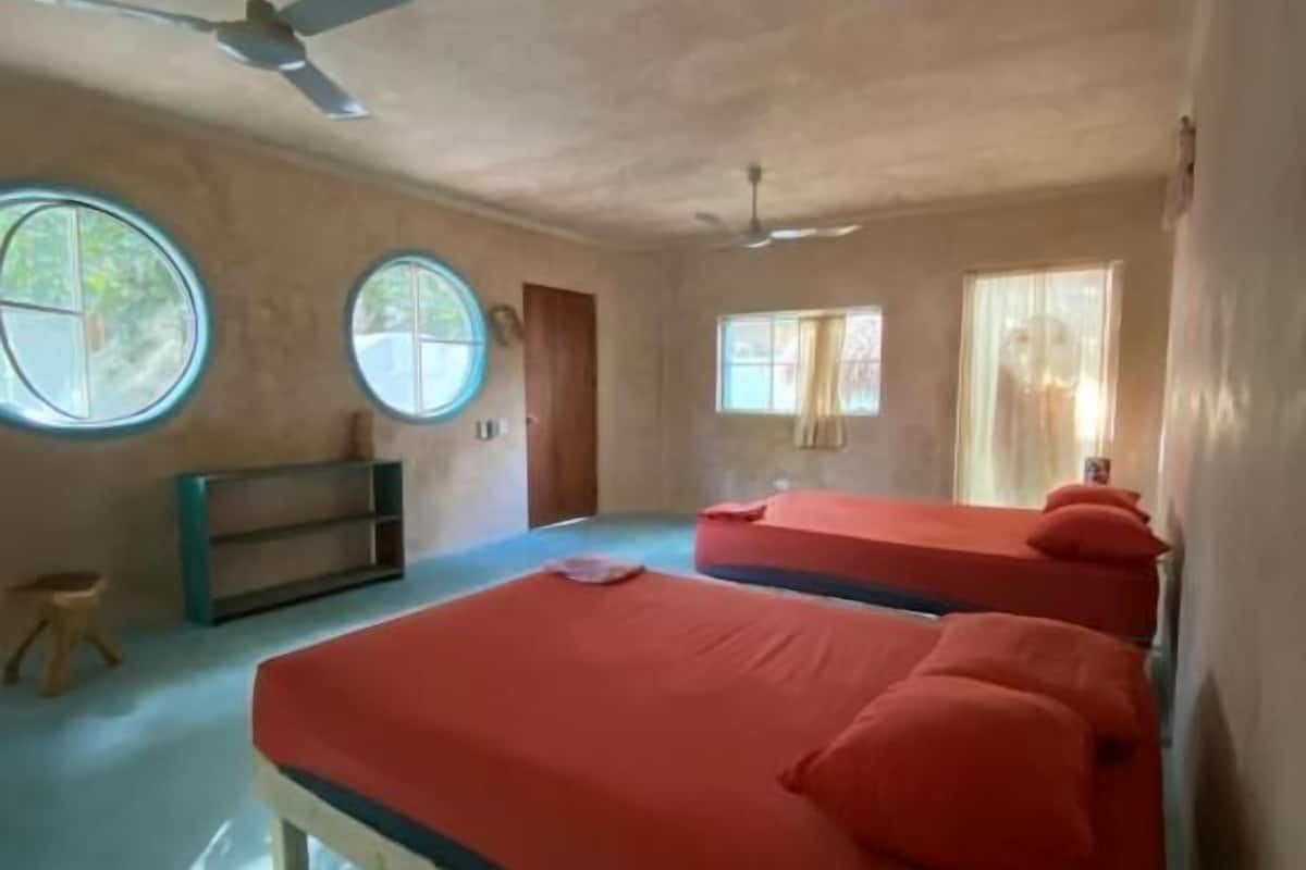 家庭開放式客房 | 羽絨被、手提電腦工作空間、免費 Wi-Fi、床單