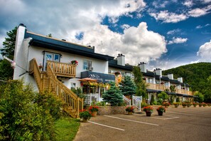 Front of property - Motel Le JoliBourg (Saint-Sauveur)