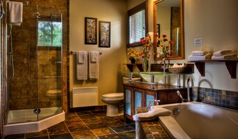 Luxury Suite, 2 Bedrooms, Jetted Tub, Mountain View | Bathroom