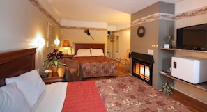 Habitación tradicional, chimenea, vista a la montaña | Decoración personalizada, wifi gratis y ropa de cama 