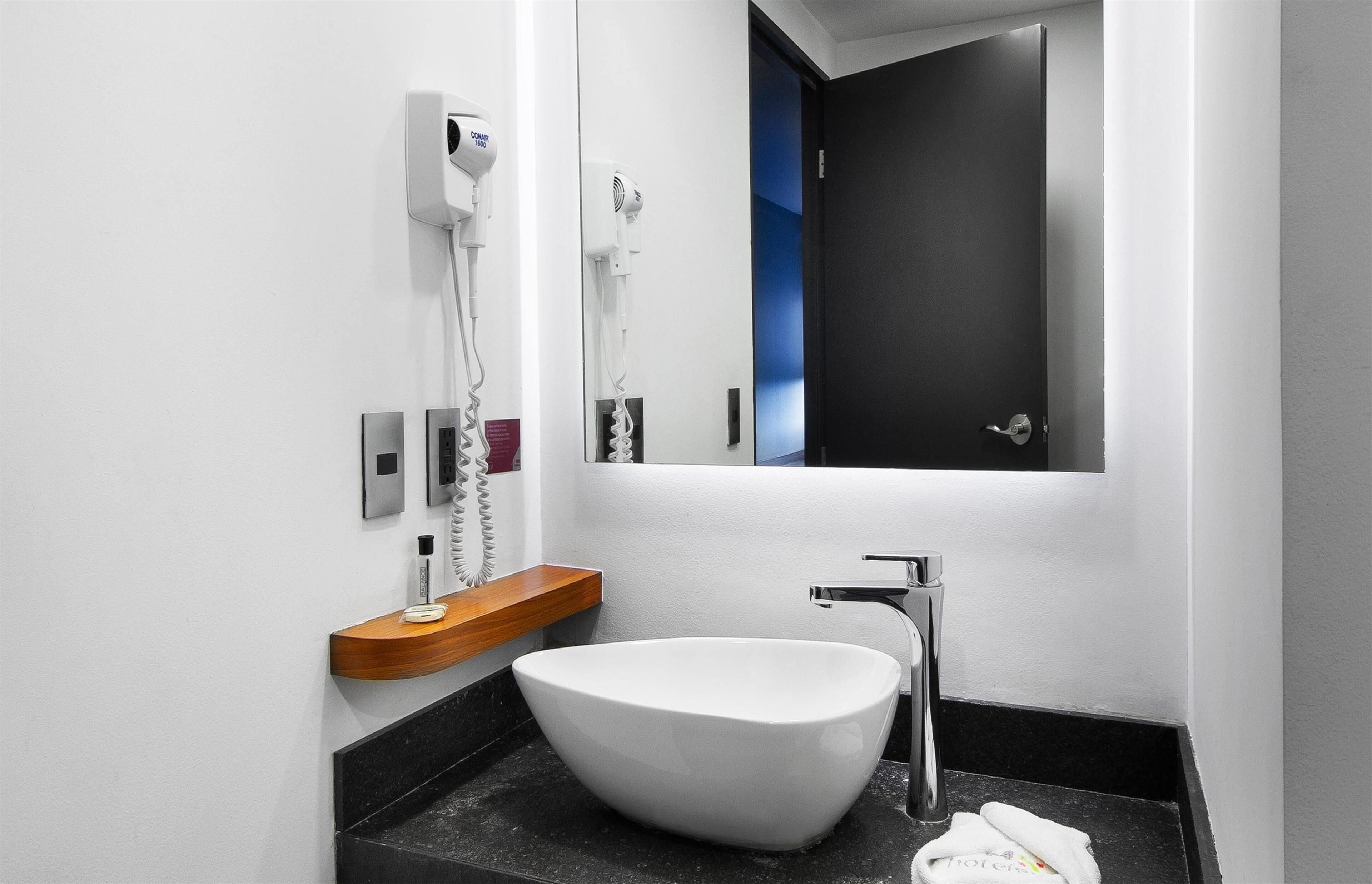 Photo - Hotel MX aeropuerto CDMX, Trademark Collection by Wyndham