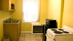 Deluxe Kitchen Suite, 2 Queen Beds, Private Bathroom | In-room safe, desk, laptop workspace, WiFi (free) - Haiban Inn (Jersey City)