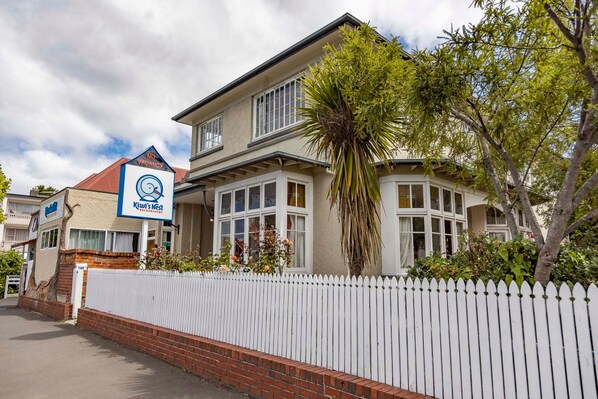 Mặt tiền nơi lưu trú