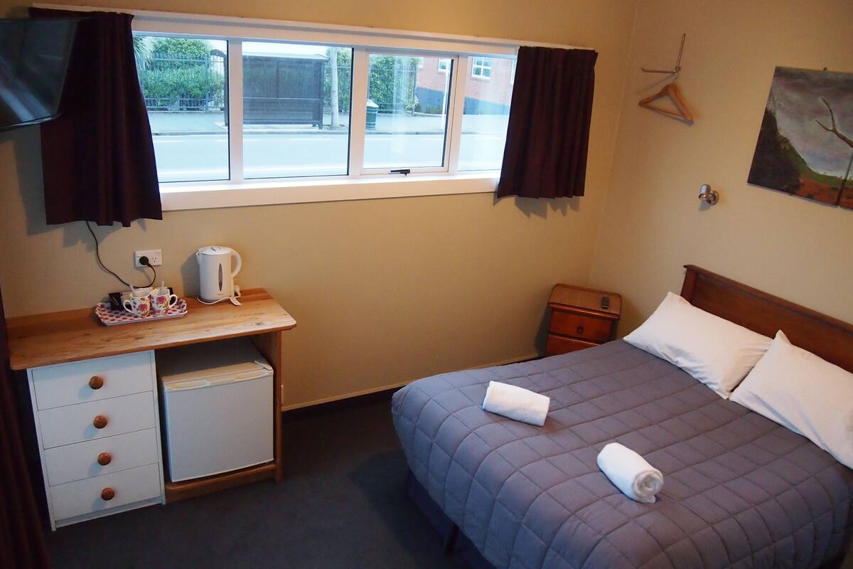 Double Room, Private Bathroom | Individually decorated, individually furnished, free WiFi, bed sheets