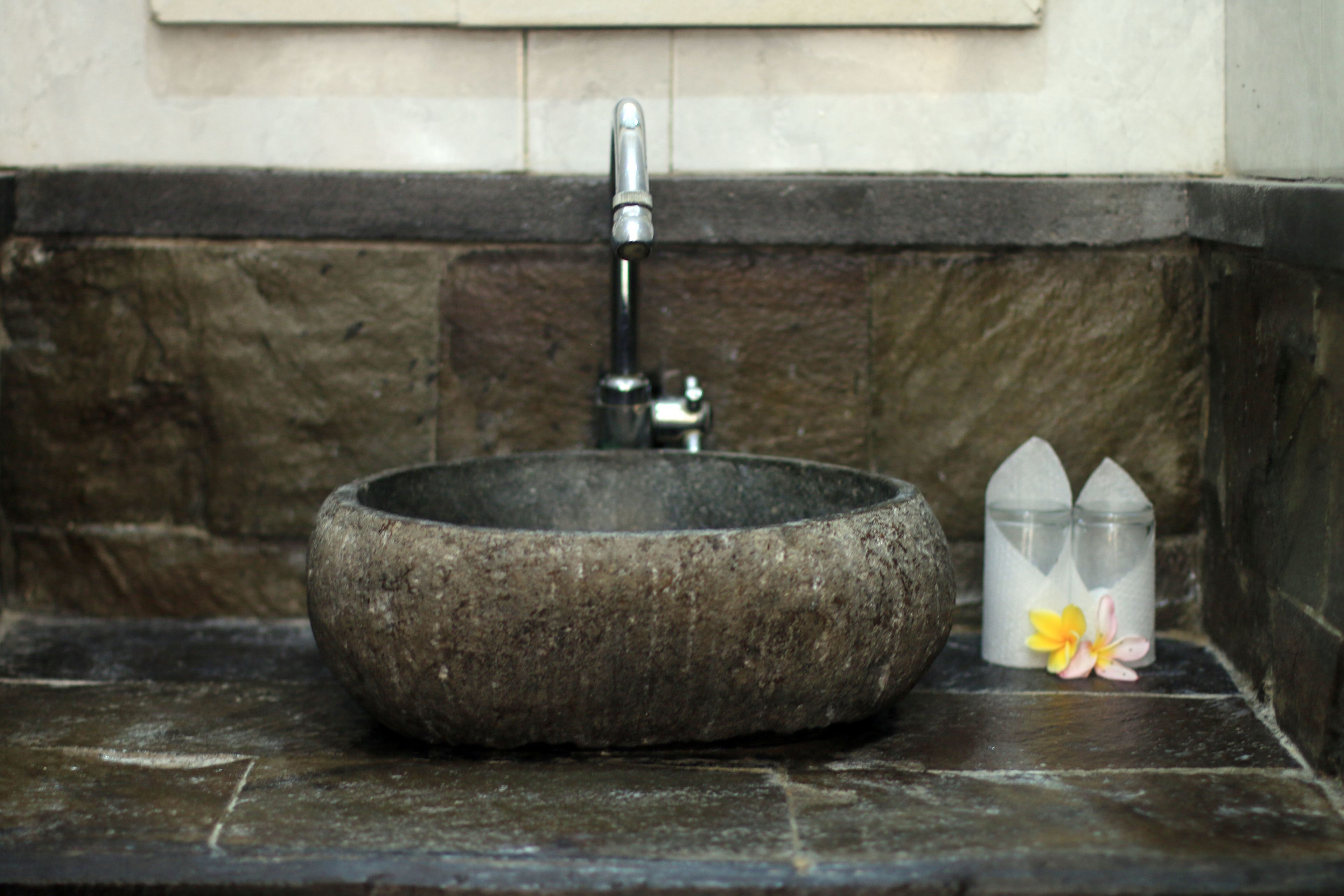 standard room | bathroom sink