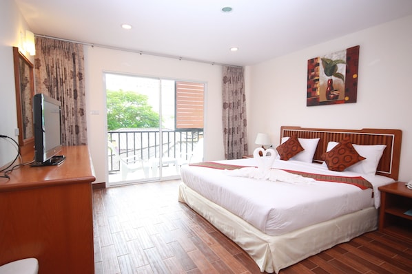 Kamar Deluks | Brankas, meja kerja, dan Wi-Fi gratis