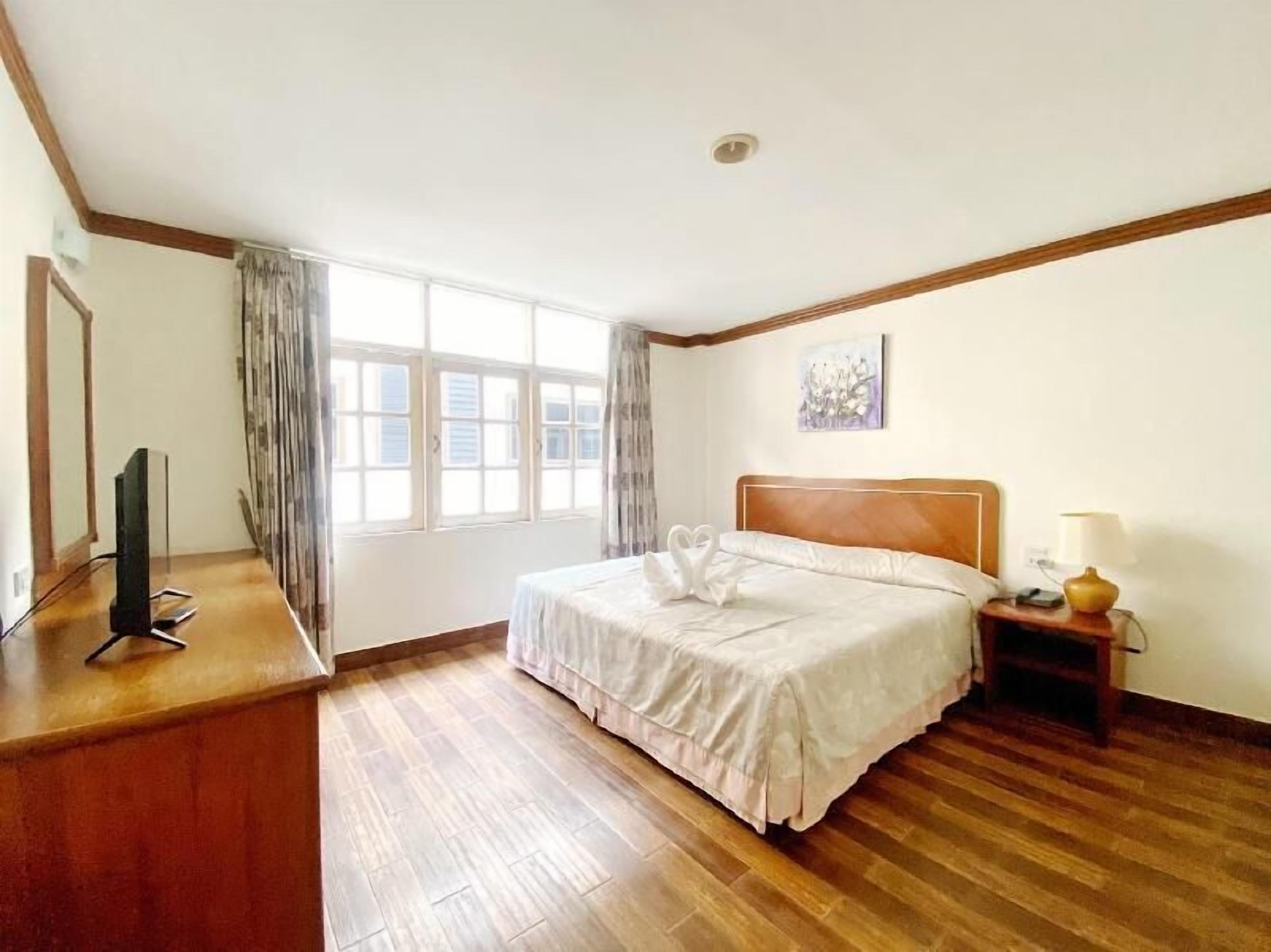 خزنة داخل الغرفة ومكتب وواي فاي مجانًا