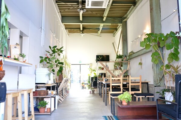Lobby lounge