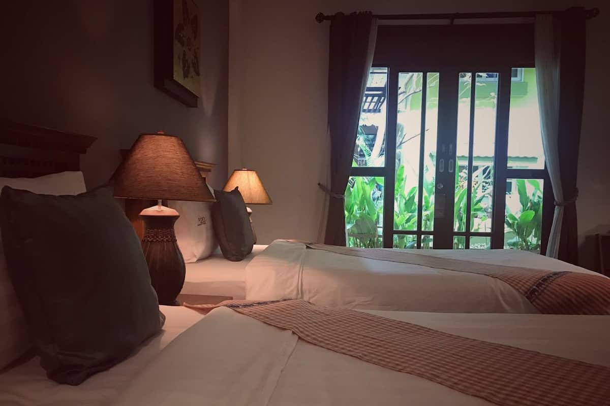 Deluxe Twin Room, 2 Twin Beds | Premium bedding, minibar, in-room safe, desk