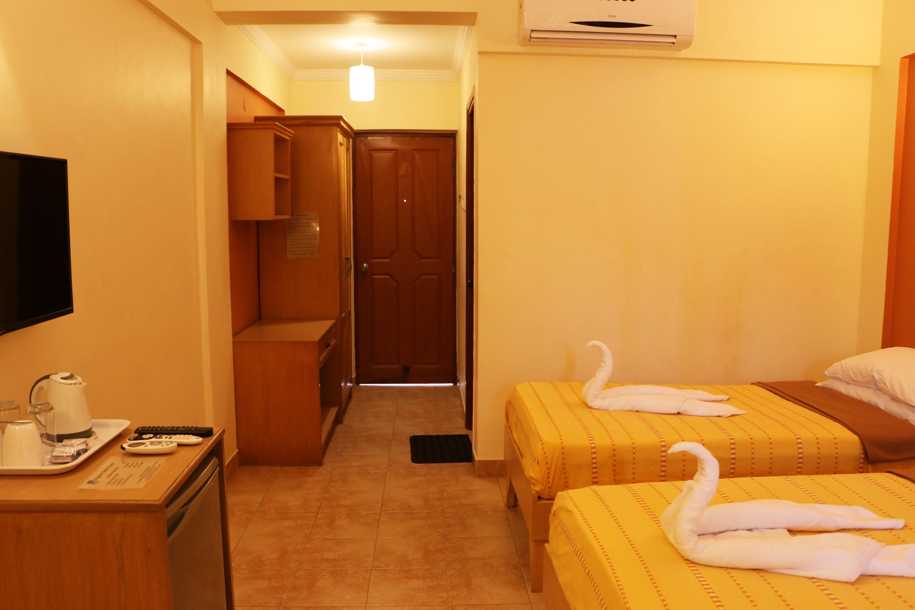 deluxe twin room, 2 single beds, non smoking, pool view | 1 bedroom, minibar, in-room safe, desk