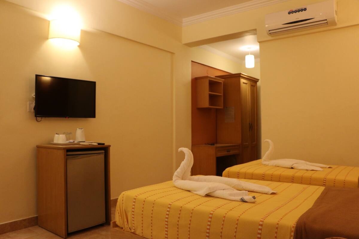deluxe twin room, 2 single beds, non smoking, pool view | 1 bedroom, minibar, in-room safe, desk
